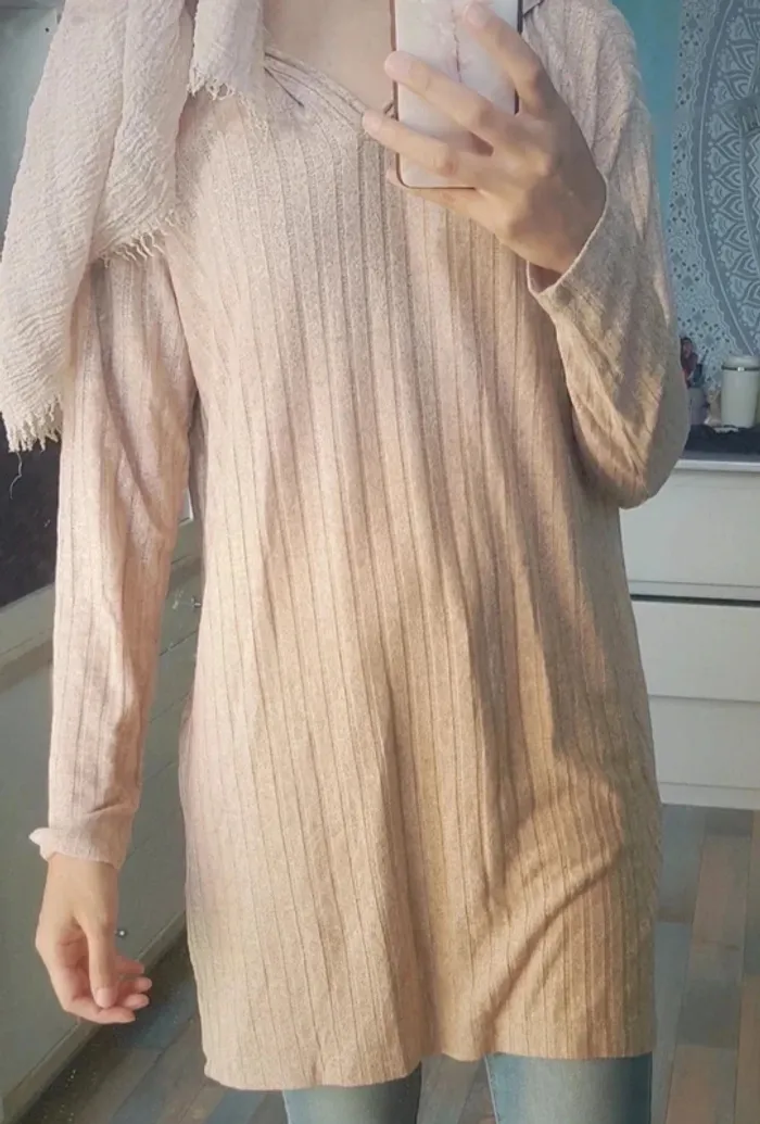 Magnifique robe pull beige rayure nude taille L forever21 à capuche comme neuve
avec capuche