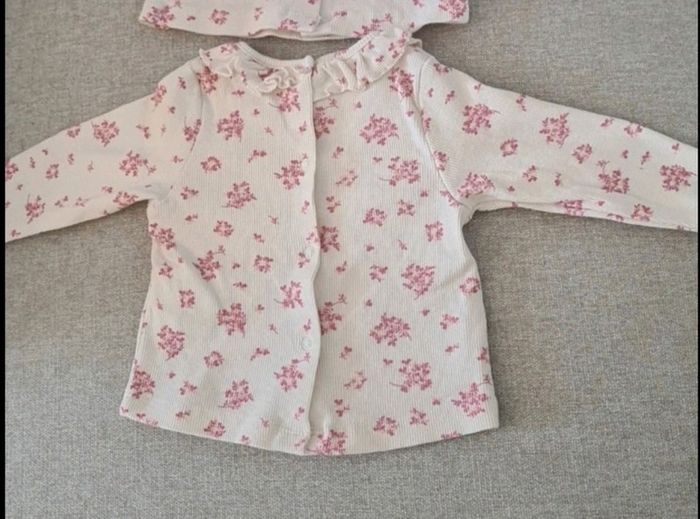 T-shirt côtelé fleurie 3 mois - photo numéro 3