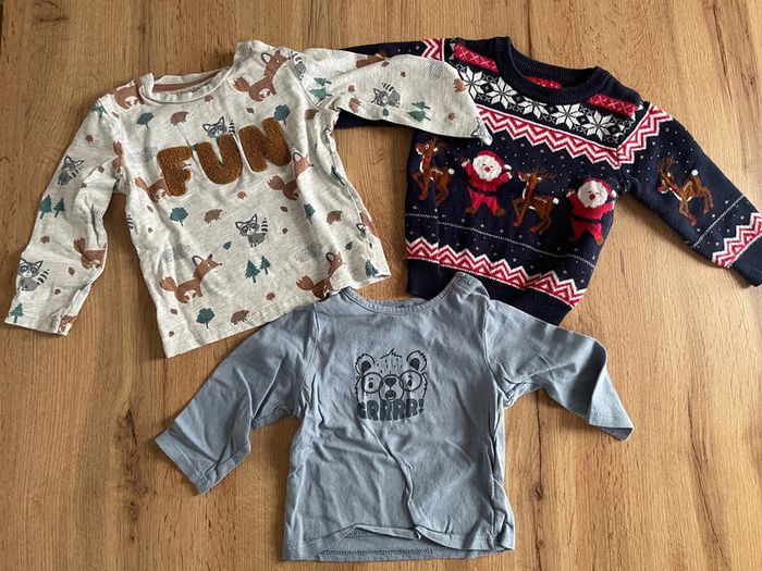2 tee shirt 1 pull 12 mois