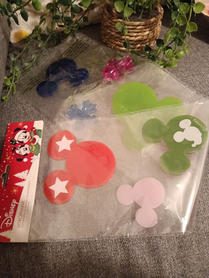 Stickers de fenêtre Mickey   Adorables et faciles à poser ! - photo numéro 2