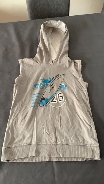 Tee Shirt avec capuche et sans manche gris 8 ans