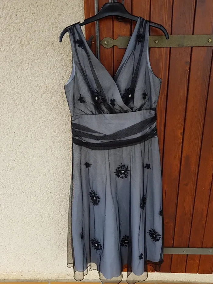 Robe de fête brodée 38 - photo numéro 2