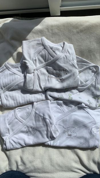 Lot bodies mixtes 6 mois