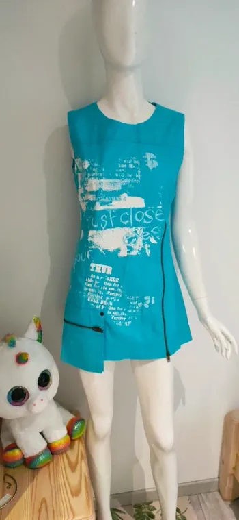 Tunique bleu turquoise en parfait état