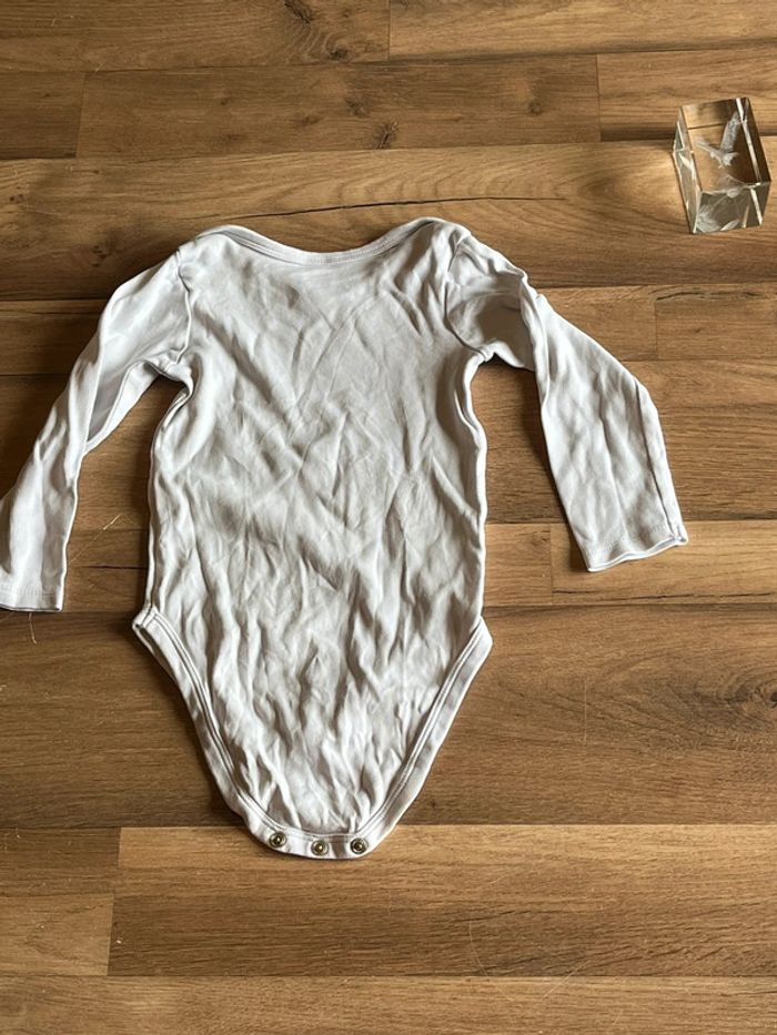 Je vend un body bébé garçon taille 3 ans 98 cm très bon état - photo numéro 2