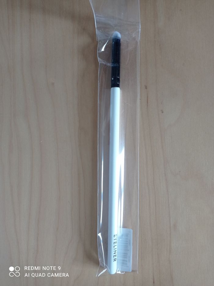 Pinceau eyeliner maquillage, NEUF - photo numéro 1