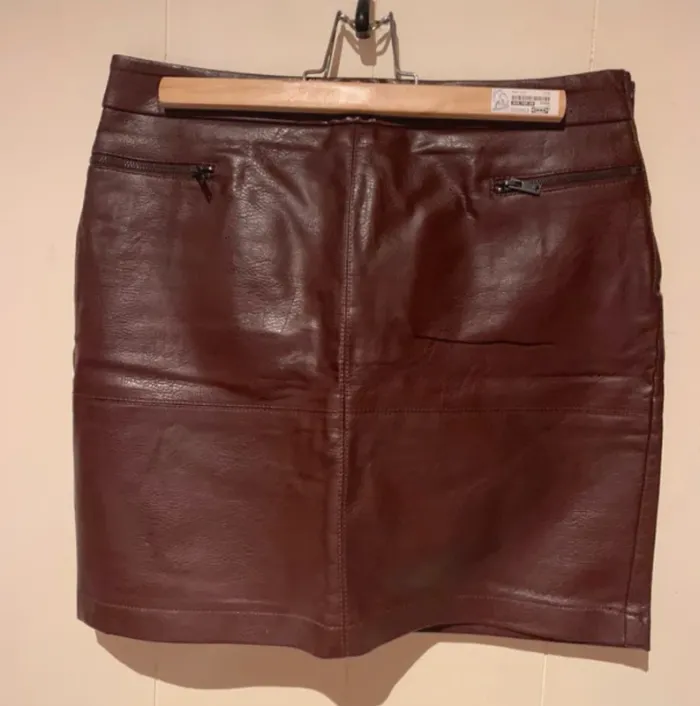 Jupe courte en simili cuir bordeaux - Camaïeu