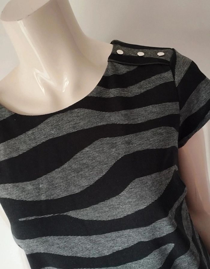 Robe Armand Thiery taille 42 - photo numéro 2