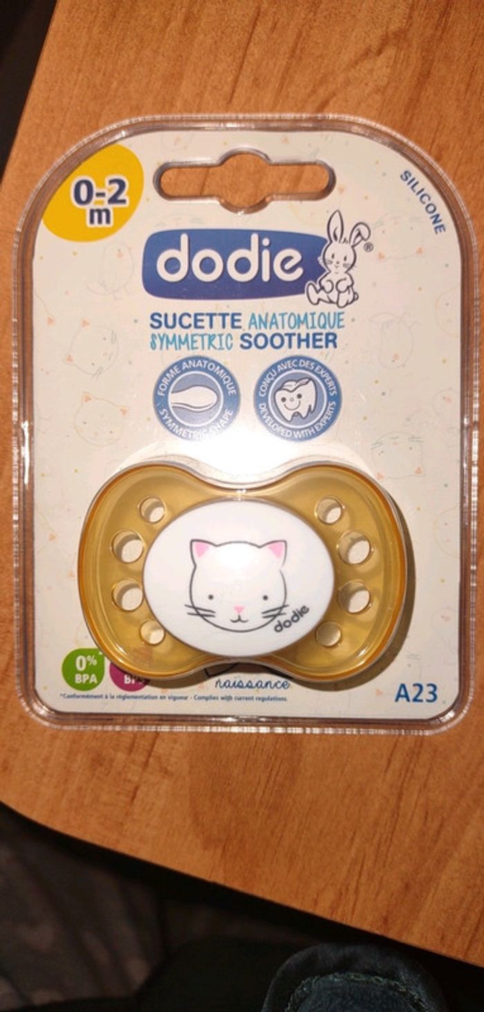 Tétine sucette anatomique chat Dodie