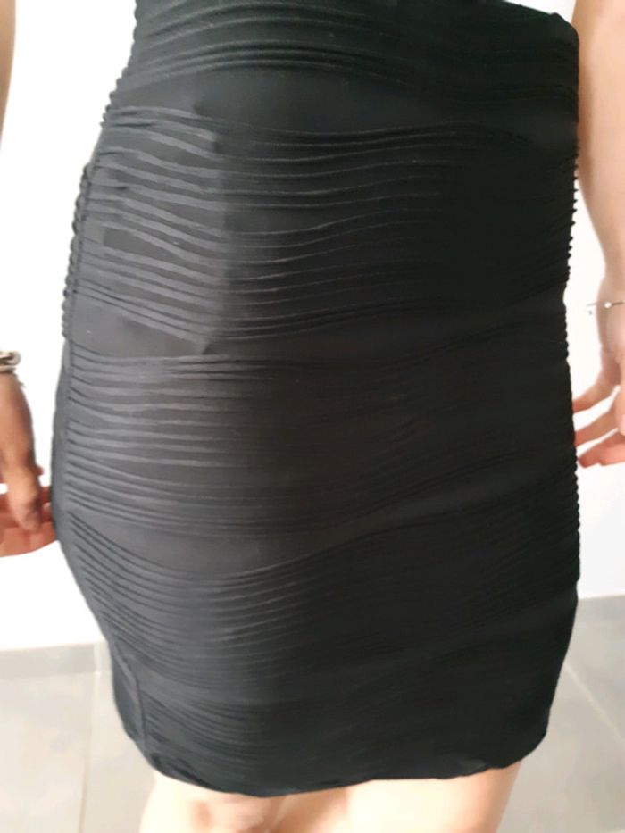 Jupe noire - photo numéro 3