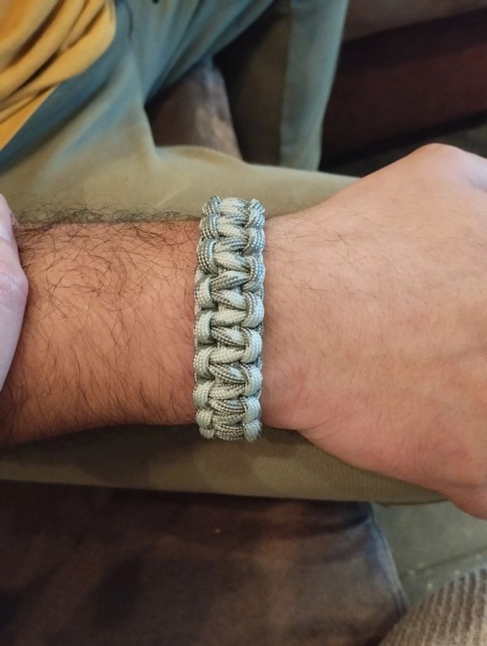 Bracelet de survie paracorde homme couleur gris