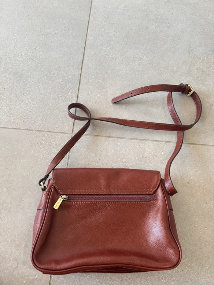 Sac à bandoulière marron Hexagona, en cuir  très bon état, 28*18cm valeur 140€ - photo numéro 3