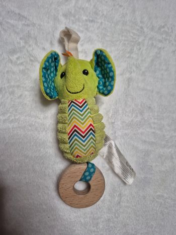 Hochet bébé avec grelot