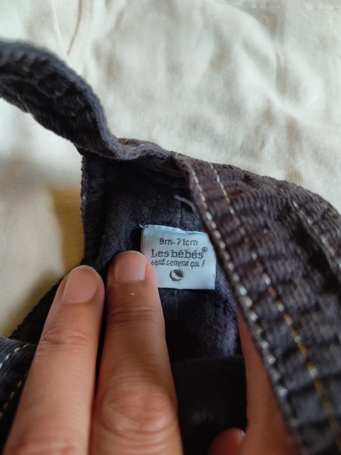 Lot salopette Les bébé sont comme ça + gilet Canari Baby + t-shirt manches longues Boboli en 9M - photo numéro 5