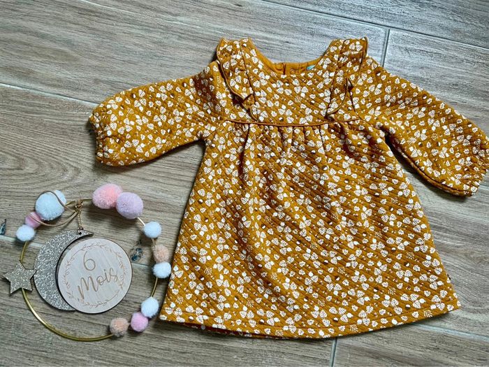 Belle robe à bébé fille - 6 mois
