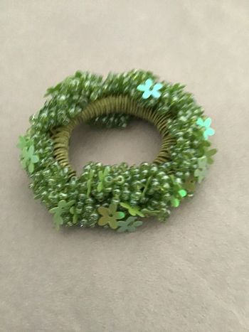 Joli chouchou perles et fleurs