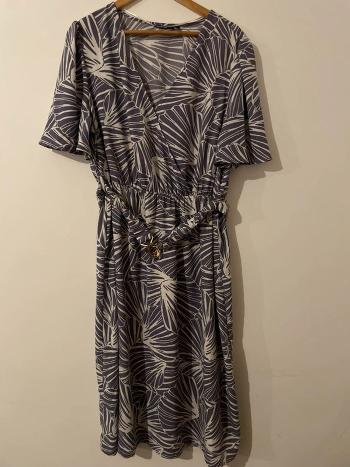 Robe trapèze avec ceinture taille haute Col V manches courtes