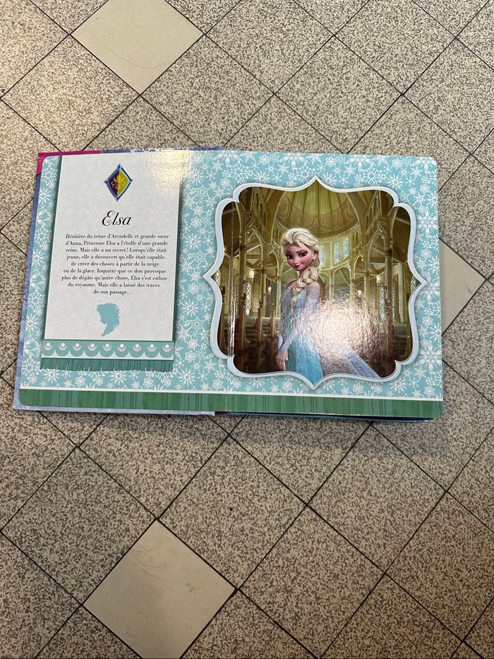 Les figurines et le tapis de jeu se rangent dans le livre Facile à transporter - photo numéro 7
