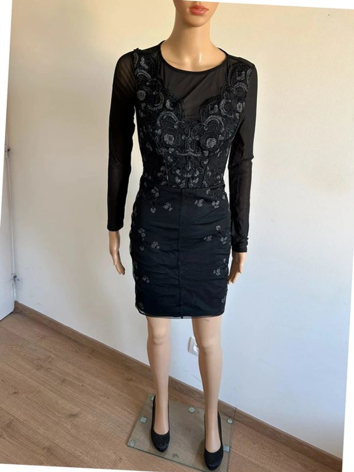 Robe noire et argentée à manches longues Lipsy London taille 38 jamais portée - photo numéro 3
