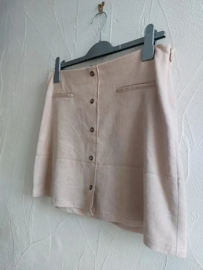 Jupe courte aspect daim beige avec boutons Taille 38 - photo numéro 3