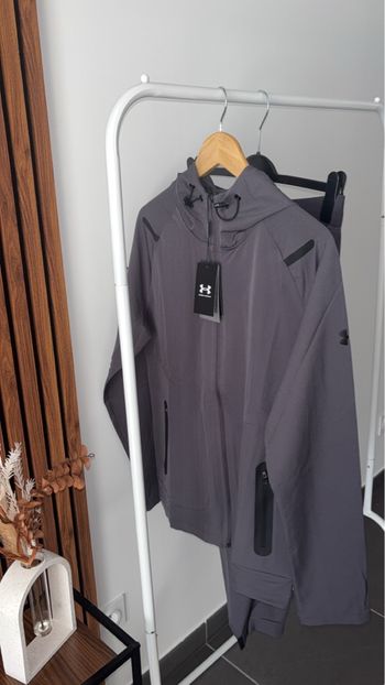 Ensemble, Under Armour anthracite