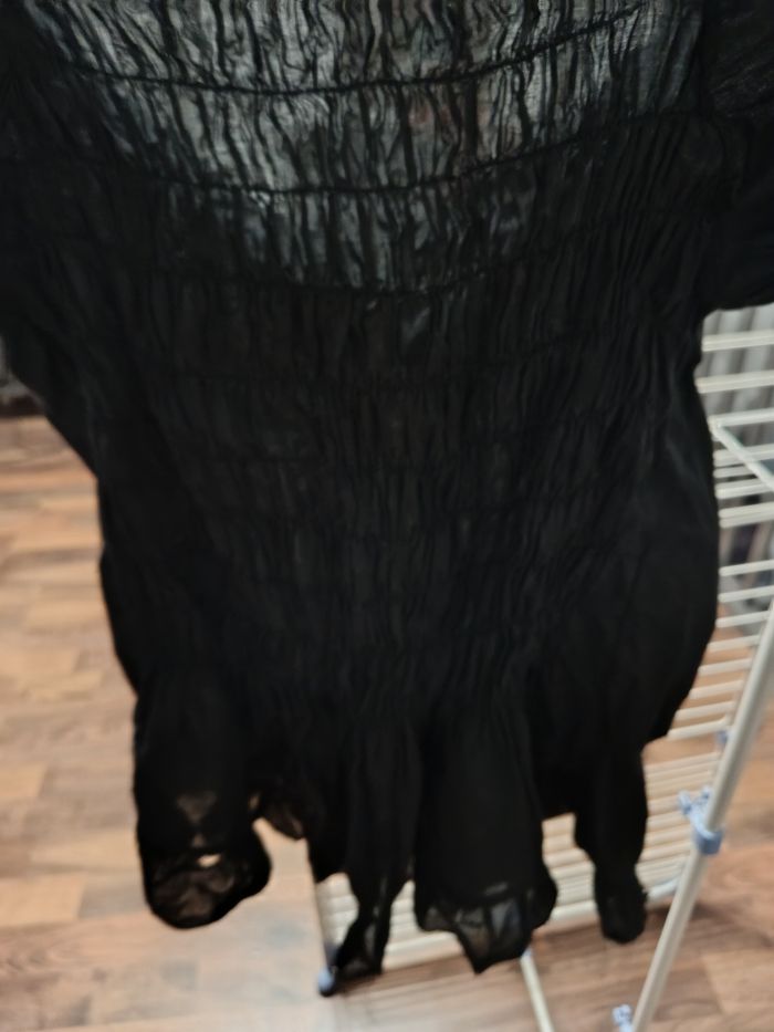 Haut noir lacets et frou frou à l'avant taille M - photo numéro 2