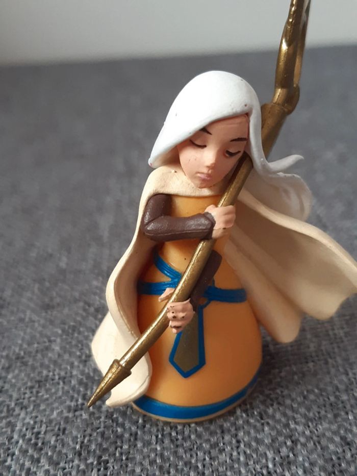Petite Figurine Ubisoft : Might and Magic : Priestess - photo numéro 2