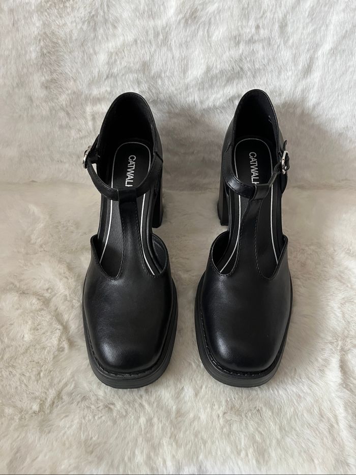 Escarpins noirs avec brides, talons 9 cm pointure 38 - photo numéro 4