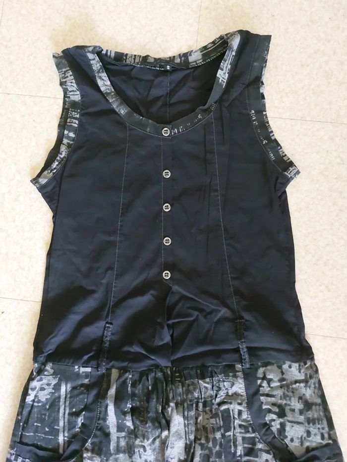 Robe courte très bon état - photo numéro 2