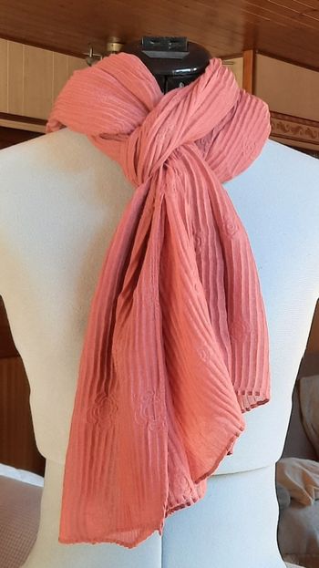 Grand foulard neuf couleur rouille