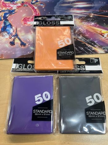 Lot de 150 Sleeves Pro Gloss - Taille Standard (Orange, Violet, Noir)