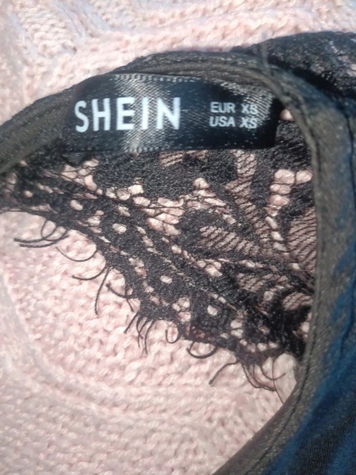 Petite robe noir dos nu dentelle shein Xs - photo numéro 3