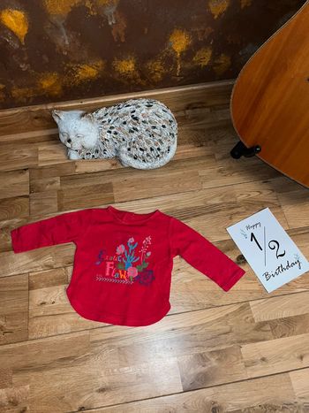 T-shirt rouge à motifs la compagnie des petits très bon état 6 mois