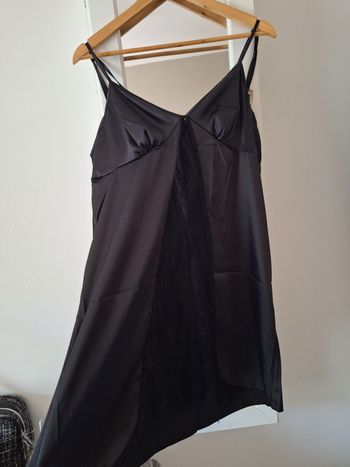 Nuisette noir.