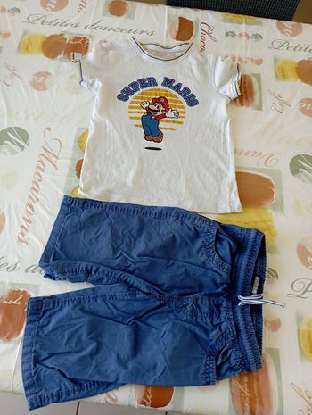 Ensemble tee shirt manches courtes et short blanc/bleu Super Mario 6 ans 5€
