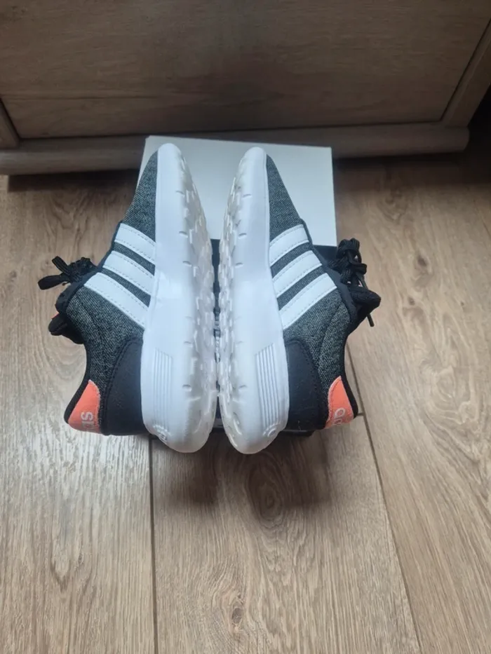 Chaussures baskets adidas lite racer K pointure 28 état neuves - photo numéro 4