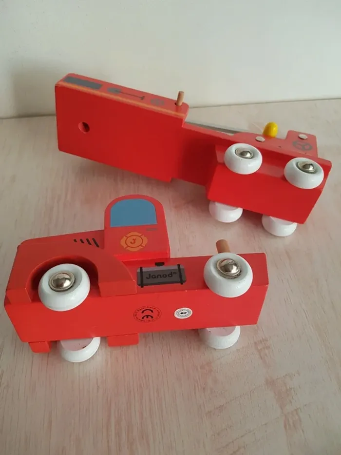 Grand camion de pompier en bois Story de Janod - photo numéro 8