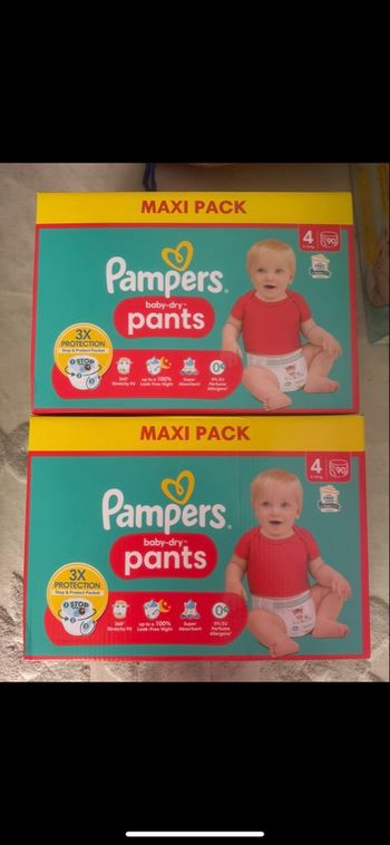 2 cartons de couches Pampers taille 4