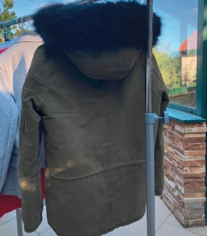 Manteau avec fourrure - photo numéro 2