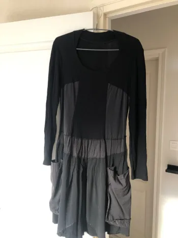 Robe noire et grise