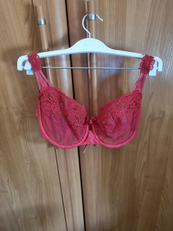 Soutien-gorge rouge chantelle