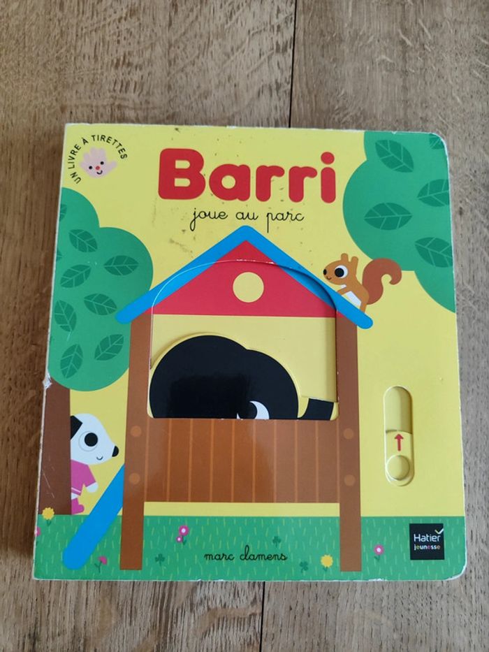 Barri joue au parc