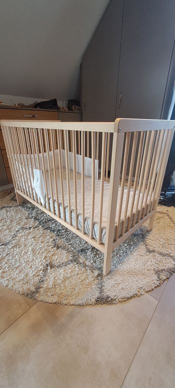 Lit à barreau 120x60xm avec matelas