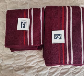 Drap de douche avec une serviette