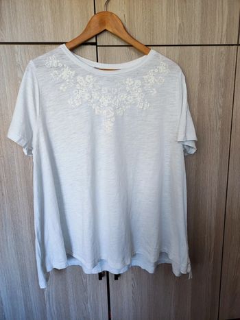 T shirt blanc fleurs  46 48 BPC