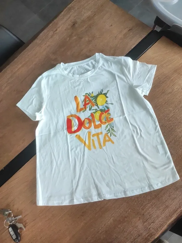 Tee shirt La Dolce Vita 40-42 neuf