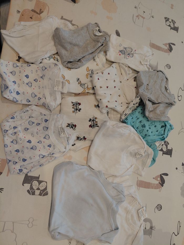 Lot de vêtements garçon 1mois - photo numéro 2