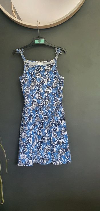 Robe fleurs feuillage. 6/7ans