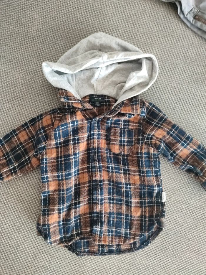 Chemise à capuche 12 mois tbe