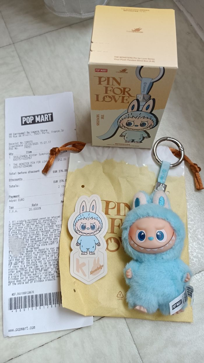 Labubu popmart Pin For love authentique